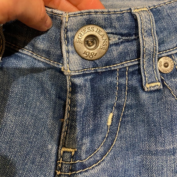 Guess Jeans - Picture 7 of 10